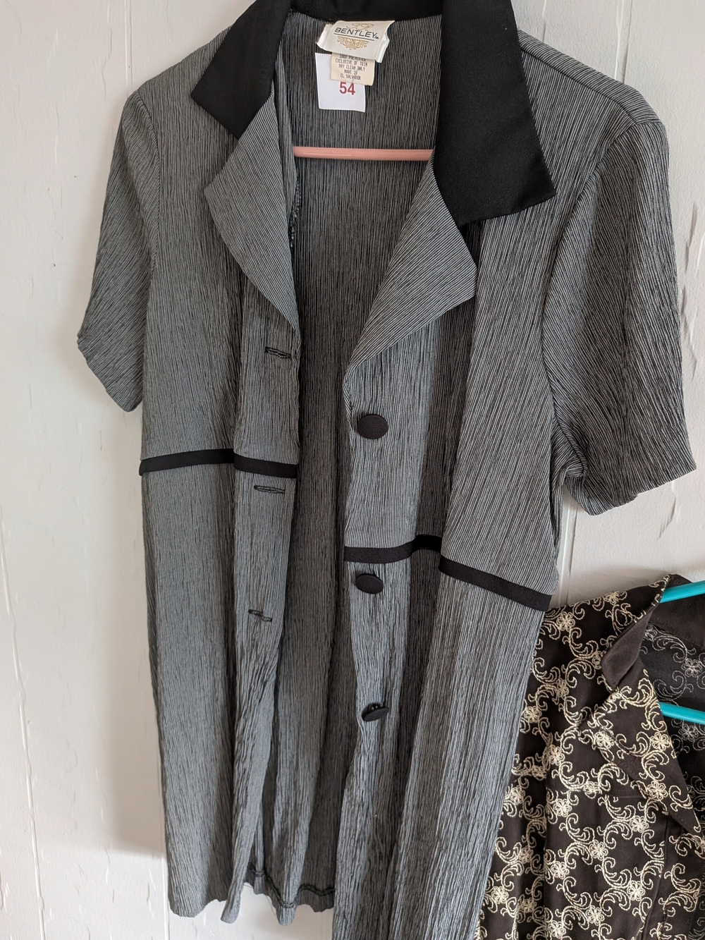 Bentlex Women's Gray Short-Sleeve Blazer with Black Trim